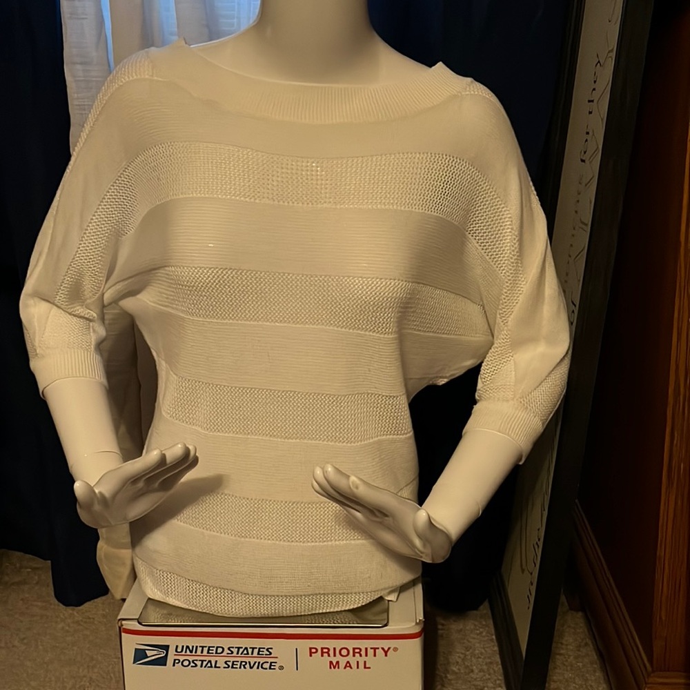 COPY - 3/$10 🔥Beautiful white sweater .